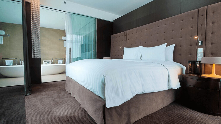 Executive Suite with 1 King-Size Bed and Executive Lounge Access 